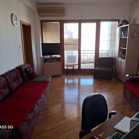 Alpi Hostel Скопье Экстерьер фото