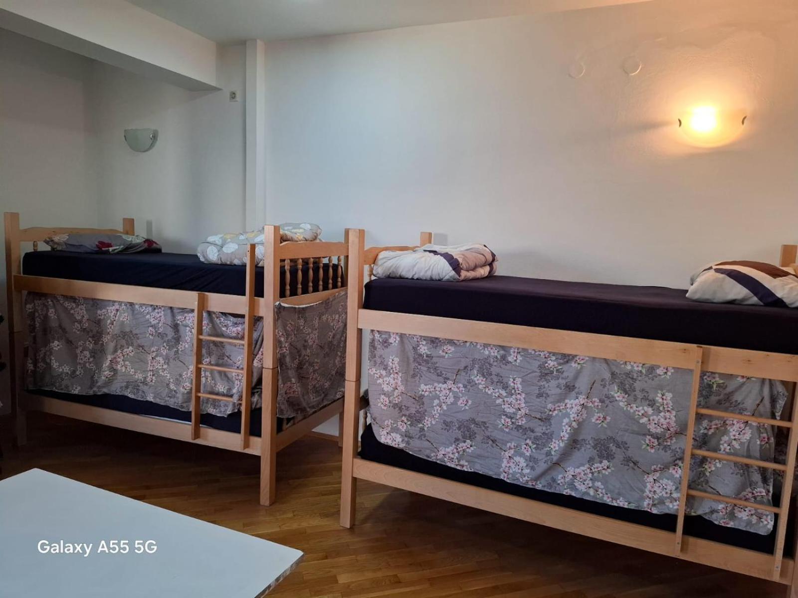 Alpi Hostel Скопье Экстерьер фото